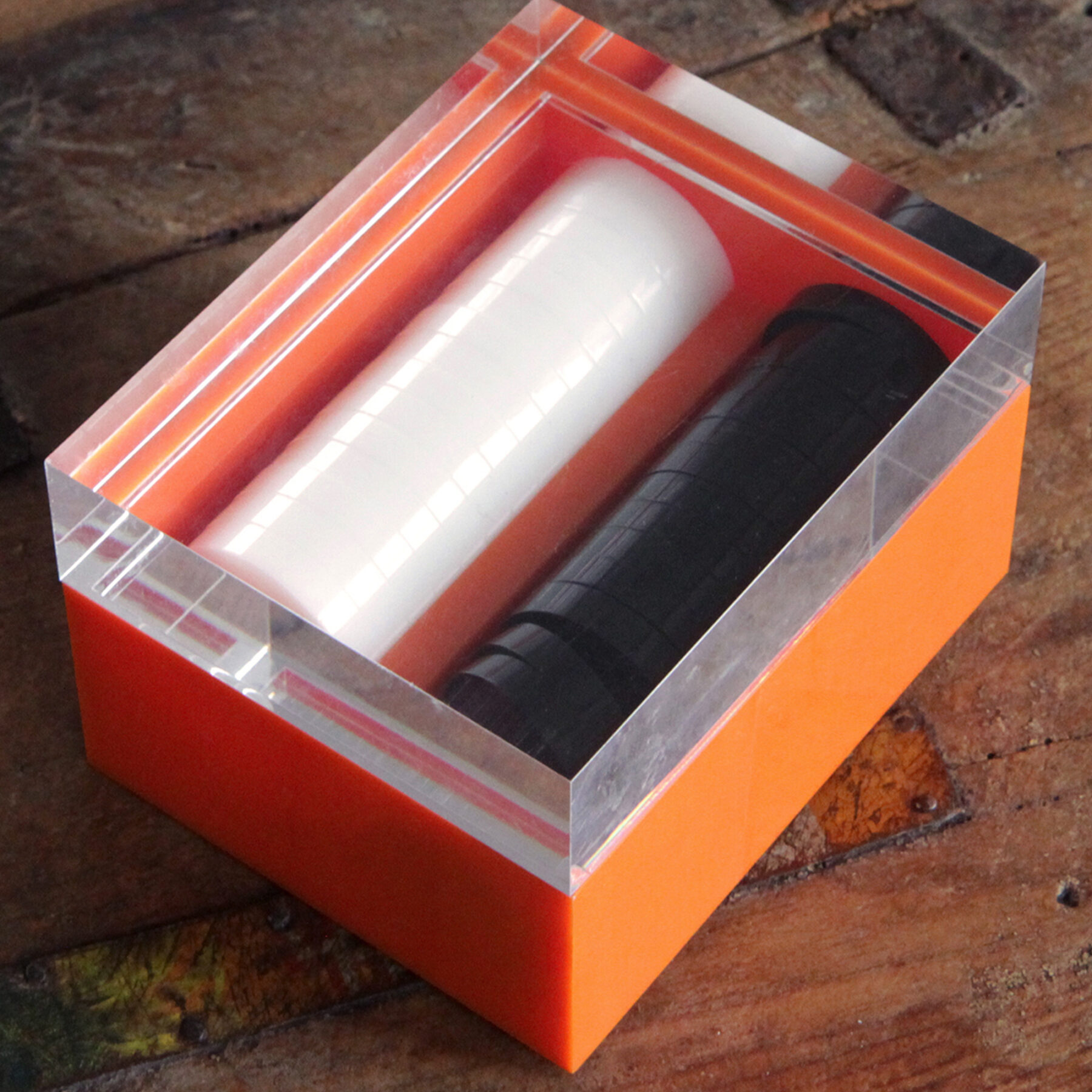 0032-acrylic-backgammon-box-closed-square