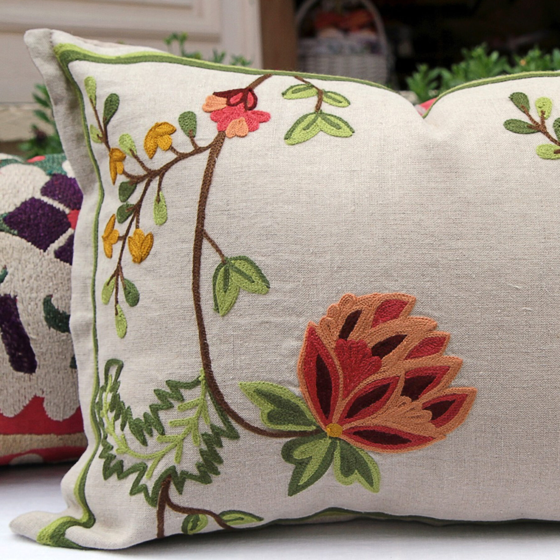 RH2-0009-FF-embroidered-pillow