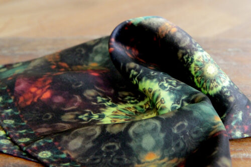 0006-printed-silk-pocket-square-close-up