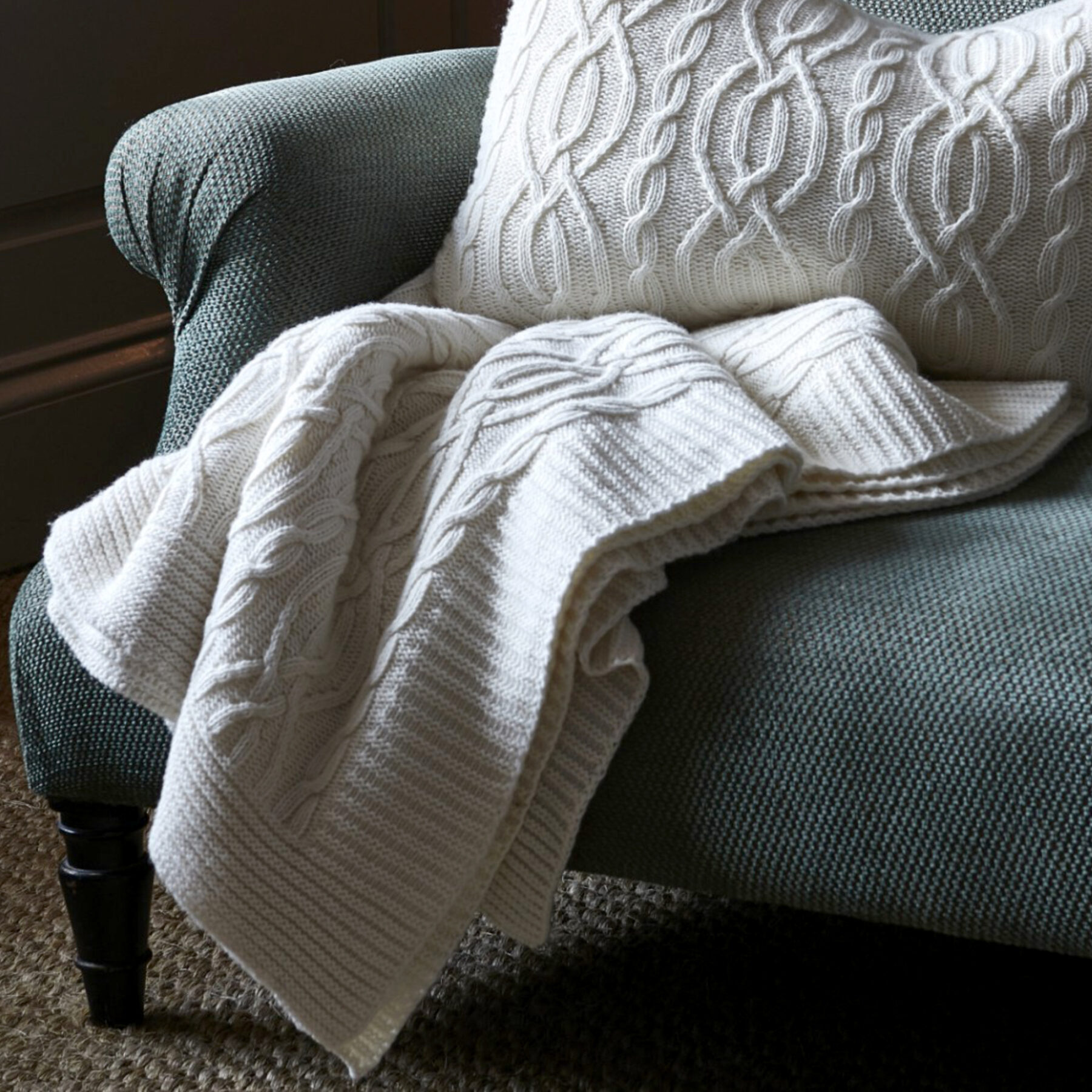 cable-knit-lambswool-throw-ivory-square-0001