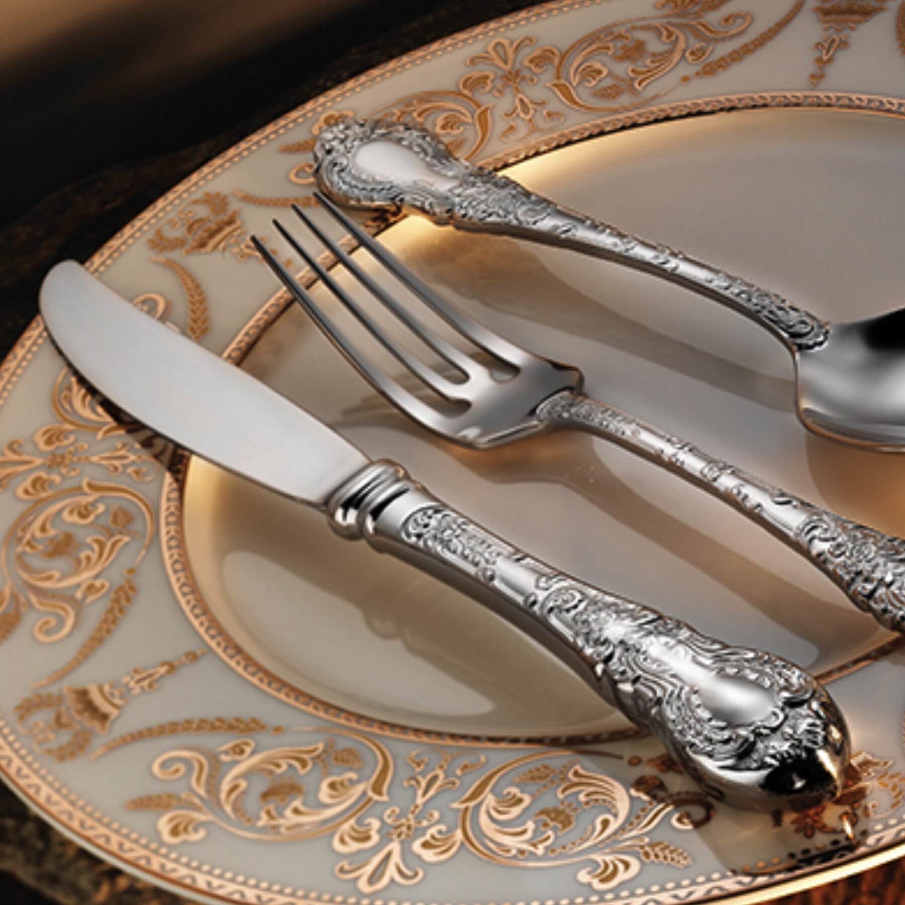 ciragan-flatware-collection-lifestyle