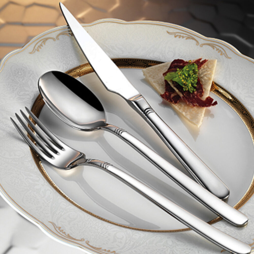 fiore-s-flatware-collection-lifestyle