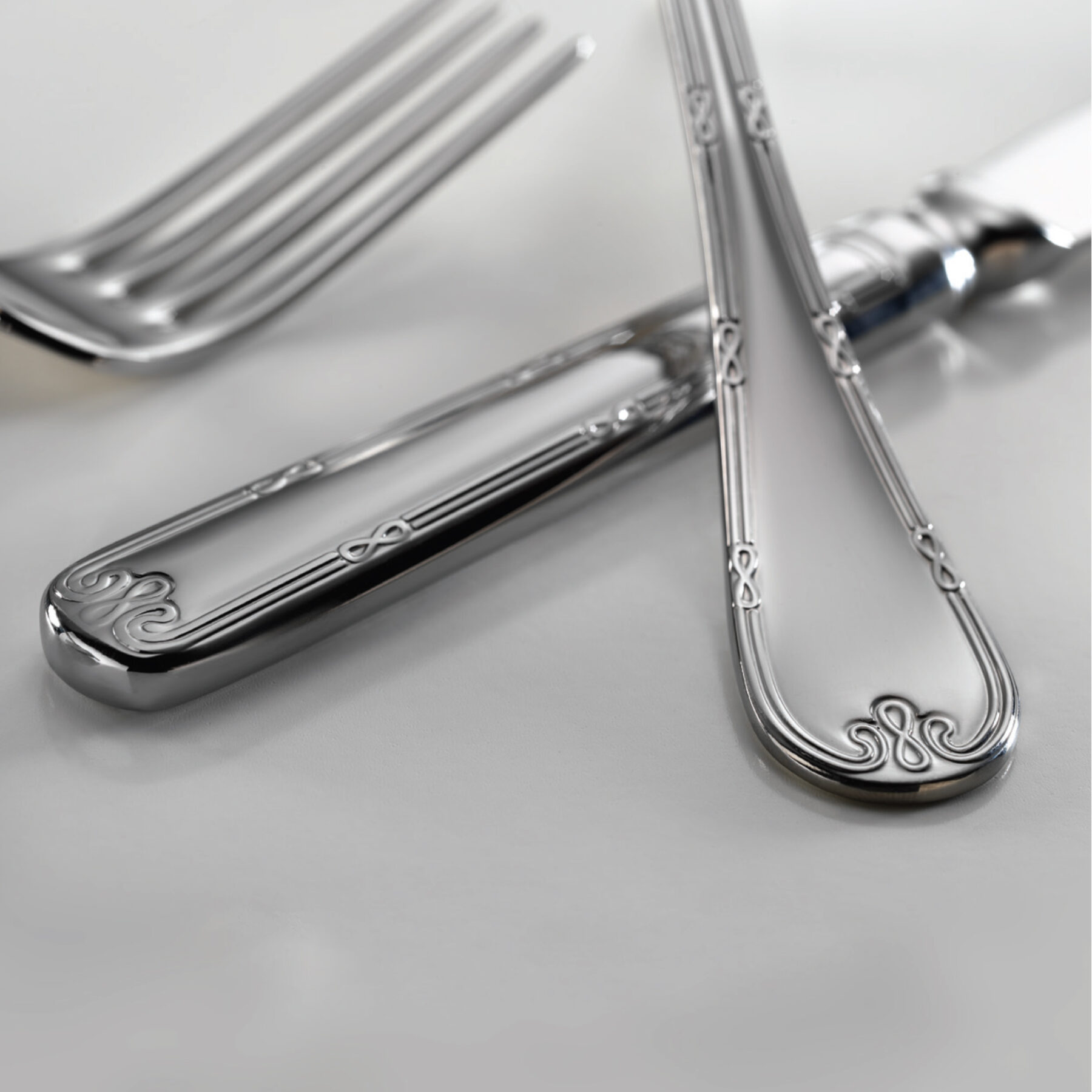 infinity-premier-flatware-collection