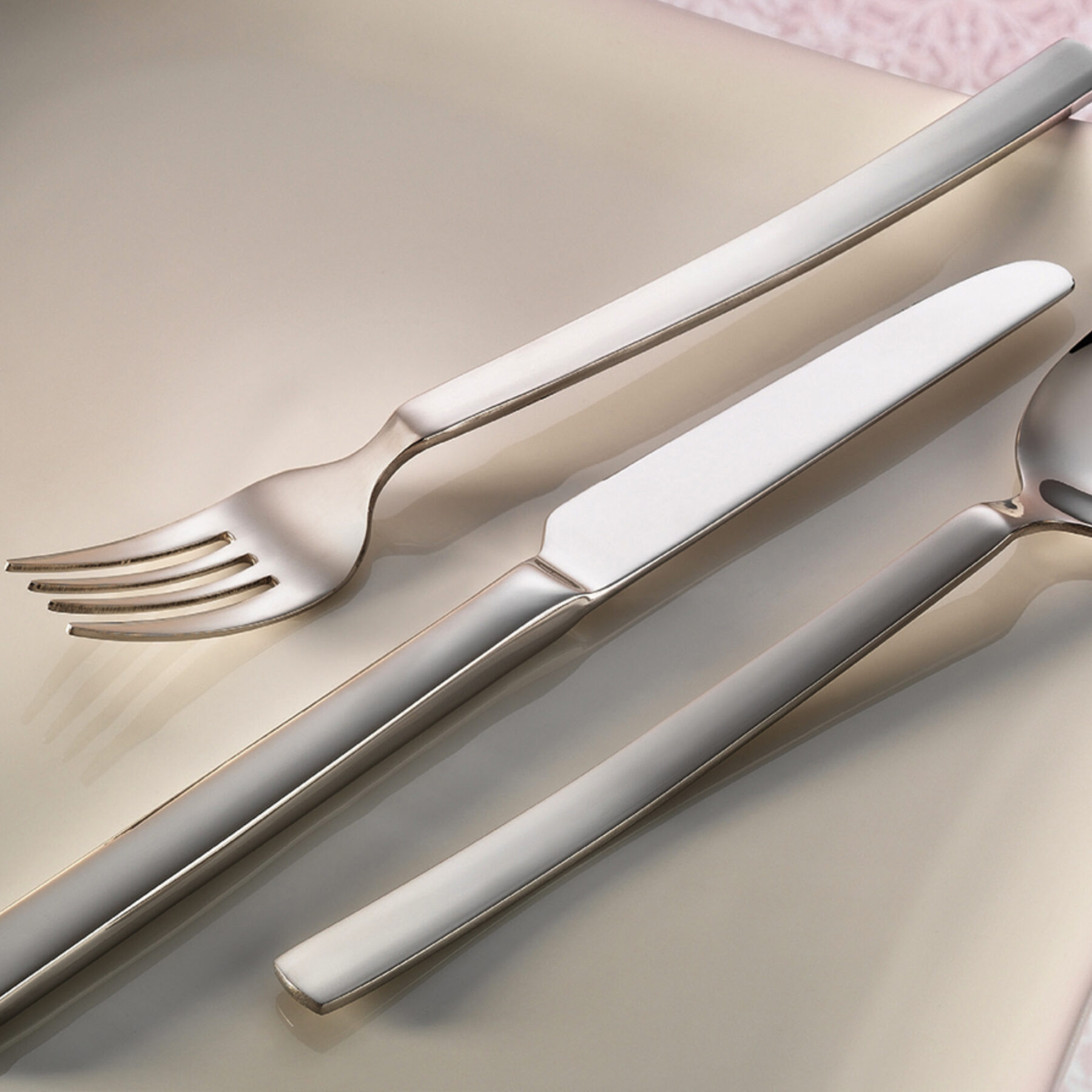 prima-flatware-collection-lifestyle