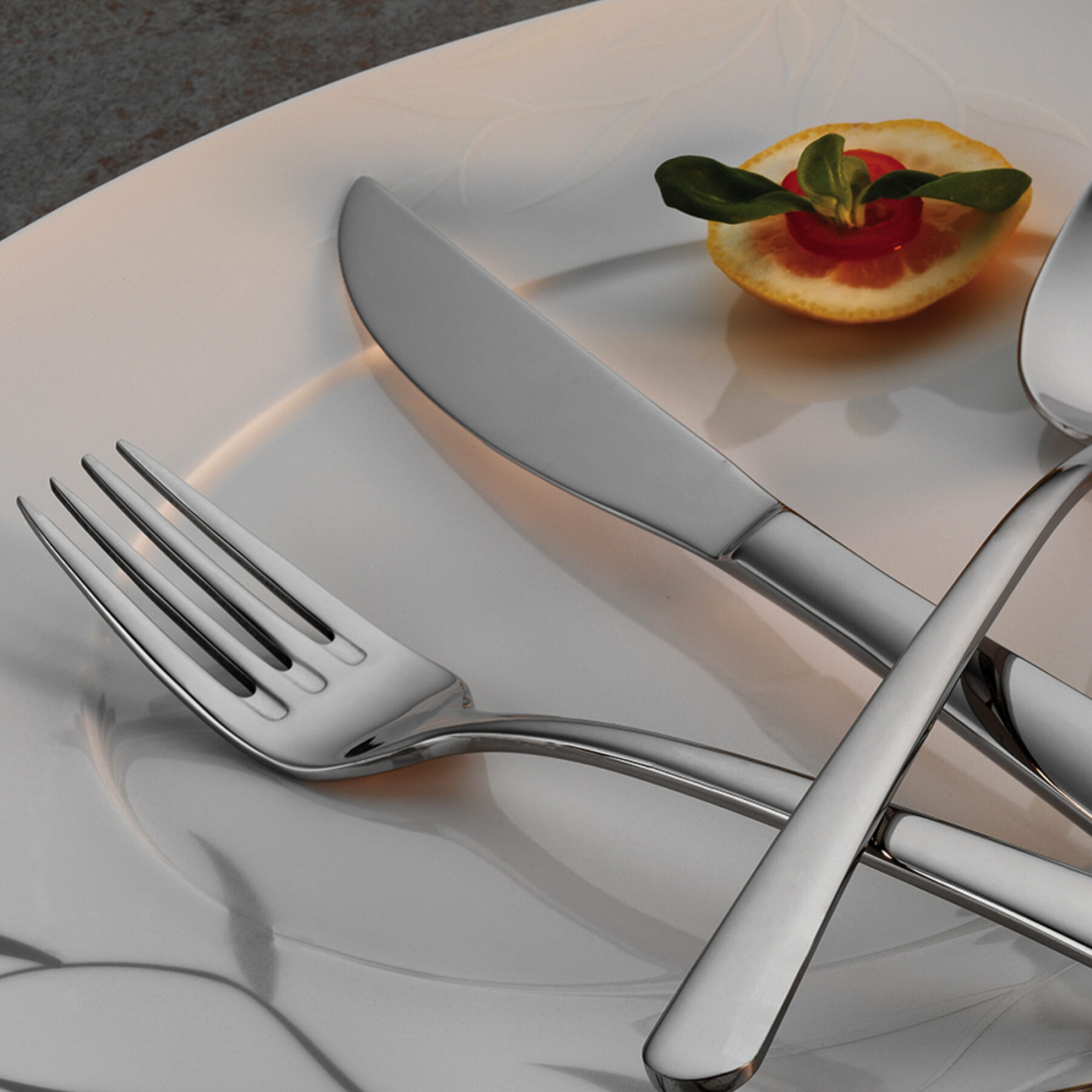 viole-flatware-collection-lifestyle